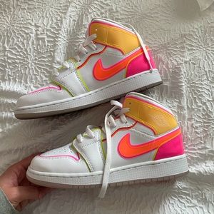 Nike Jordan 1 Mids Edge Glow